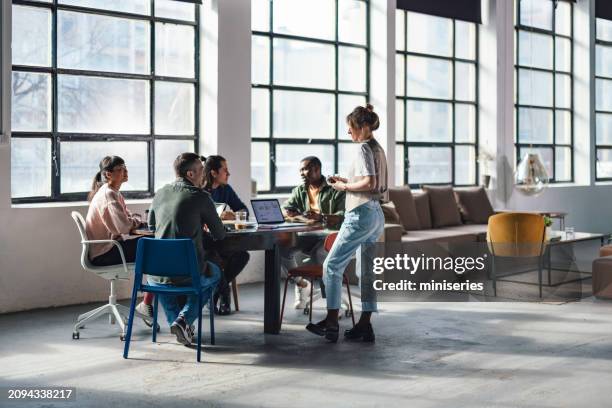 E-ink screen smartphone - Does anyone own a Hisense A9 e-ink display smartphones? Would love ...