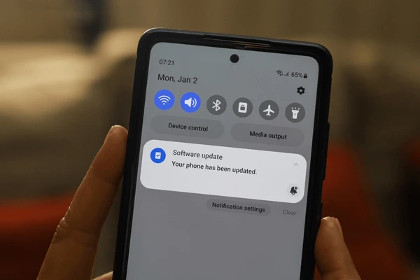 Android smartphone with update notification - 2+ Thousand Android Notification Royalty-Free Images, Stock Photos ...
