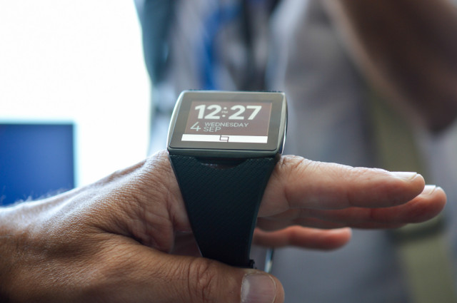 Man frustrated with smartwatch low battery - Qualcomm Toq vs Samsung Galaxy Gear vs Sony SmartWatch 2 - which ...