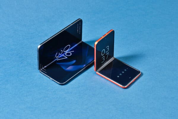 foldable smartphone - Why Foldable Smartphones Are Worth Considering - The New York Times
