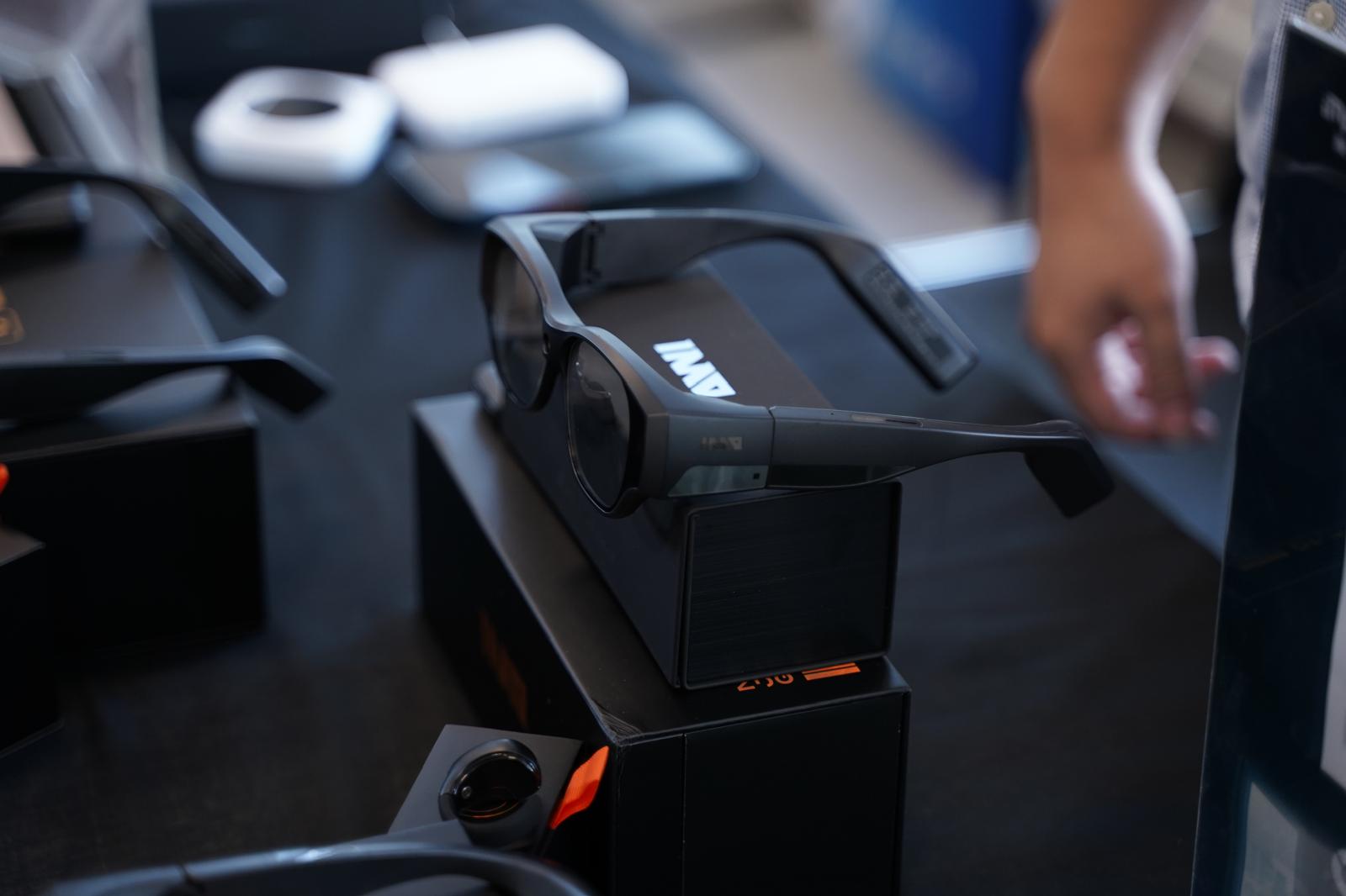 Smartphone display manufacturing - Share of GHG emissions caused by smartphone manufacturing, picture ...